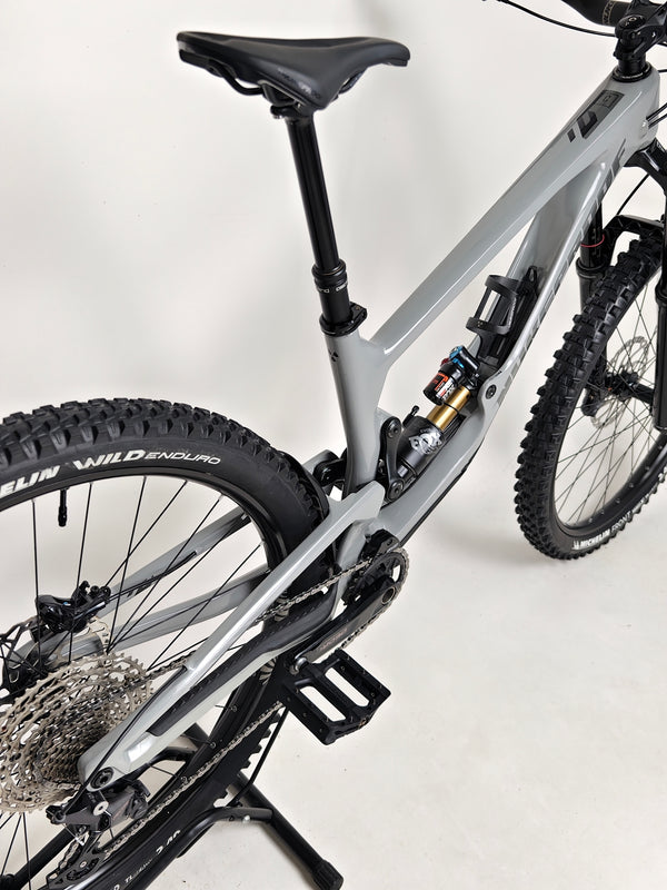 Nukeproof Giga 290 Comp Carbon 2022 in action traversing a rugged trail.