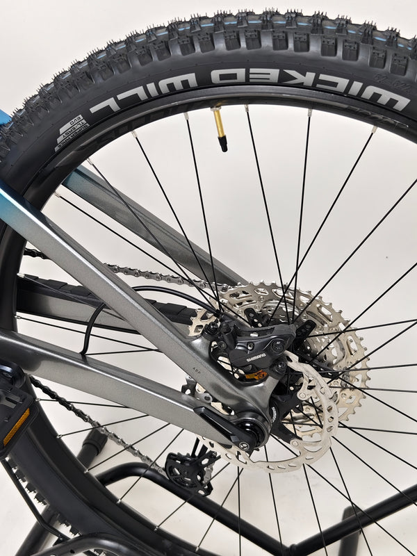 Close-up of Trek Top Fuel 9.7 2022 CARBON bike frame highlighting its craftsmanship.