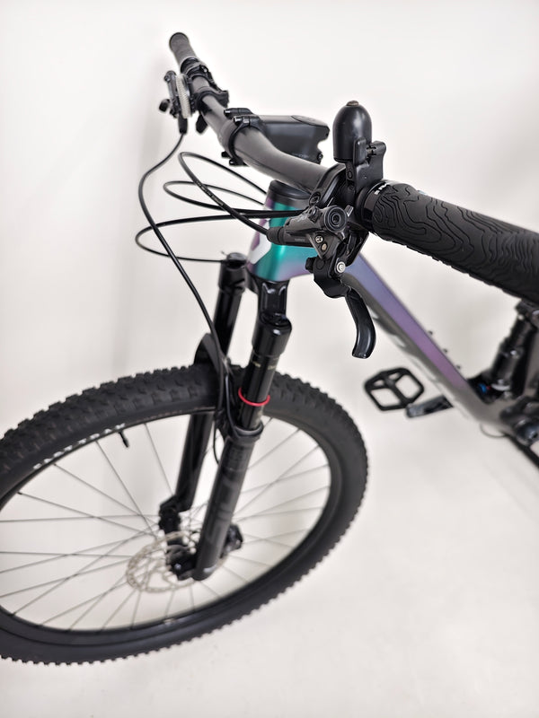 Under view of the bike environmental placement of the Scott Spark RC 900 Team Issue AXS Carbon.