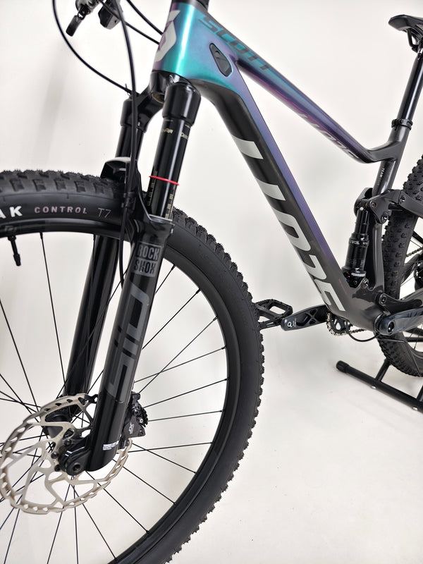 Scott Spark RC 900 Team Issue AXS Carbon displaying the Shimano Deore XT brakes.
