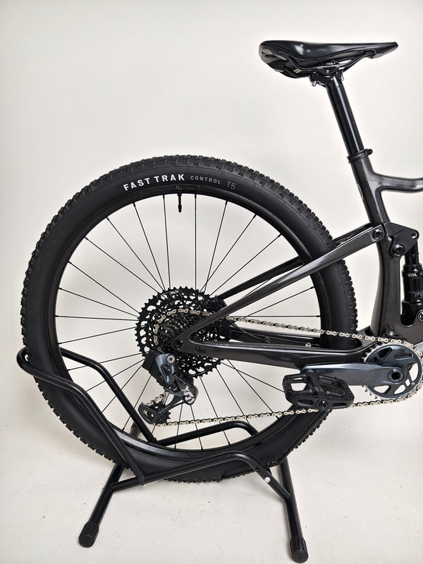 Detailed snapshot of the rear wheel braking system on the Scott Spark RC 900 Team Issue AXS Carbon.