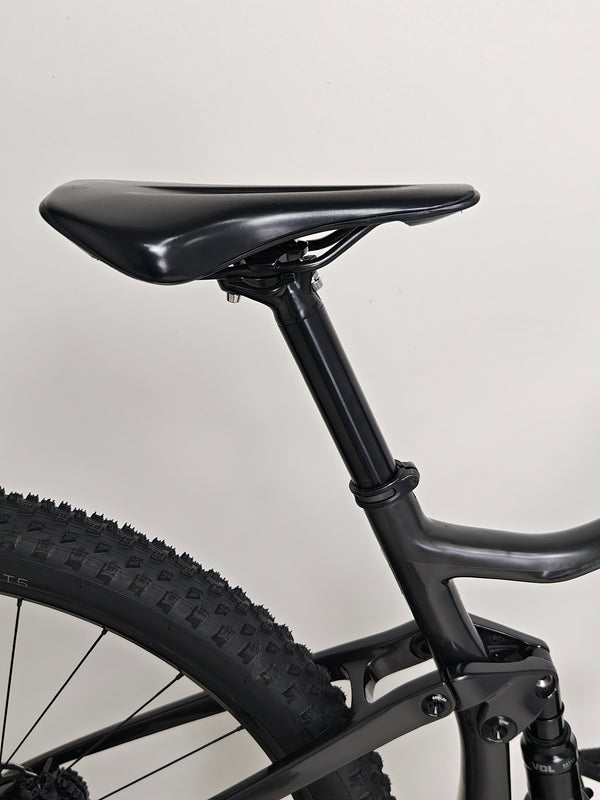 Spectacular view of the Scott Spark RC 900 Team Issue AXS Carbon bike highlighting its sleek profile.