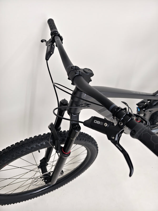 Trek Top Fuel 8 GX AXS 2024 displayed with a focus on tire details and Bontrager XR4 Team Issue performance.