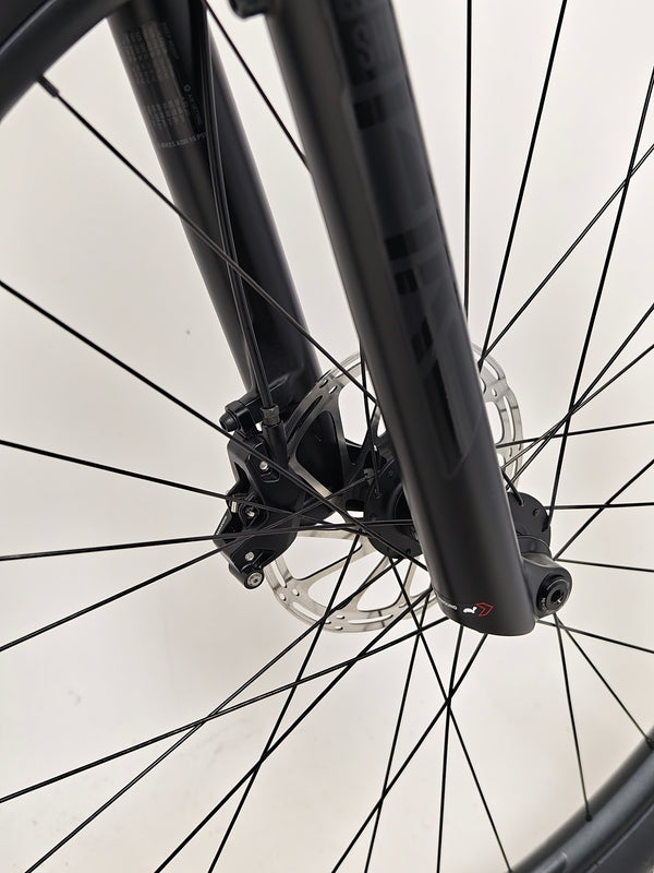 Trek Top Fuel 8 GX AXS 2024 detailed view underlining its performance components.