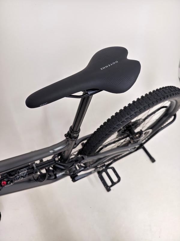 Close-up of the seat post on the Specialized Status 160, featuring an X-Fusion Manic adjustable design.