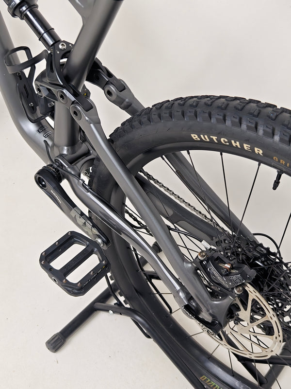 Action shot of a rider enjoying a smooth descent on the Specialized Status 160 mountain bike.