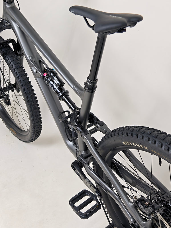 Scenic environment featuring the Specialized Status 160, illustrating the bike’s outdoor versatility.