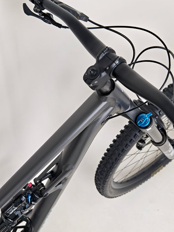 Highlight of the pedal system on the Specialized Status 160, showcasing its quality components.