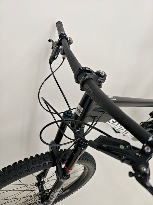 Santa Cruz Nomad Alloy R / SRAM XX1 / HOPE Hubs / E.13 / XL / Top-Spec / Very Good Condition! - Angular image showing the bike’s capable geometry for downhill rides.