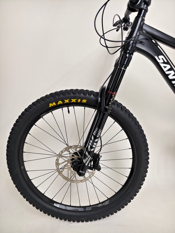 Santa Cruz Nomad Alloy R / SRAM XX1 / HOPE Hubs / E.13 / XL / Top-Spec / Very Good Condition! - Side view showing the bike's robust nature perfect for all terrains.