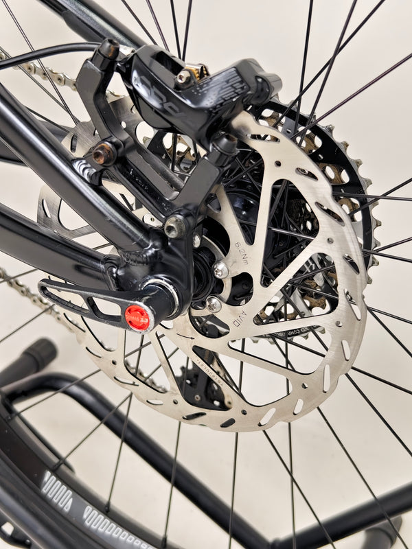 Santa Cruz Nomad Alloy R / SRAM XX1 / HOPE Hubs / E.13 / XL / Top-Spec / Very Good Condition! - Image capturing the bike in motion on a biking trail.