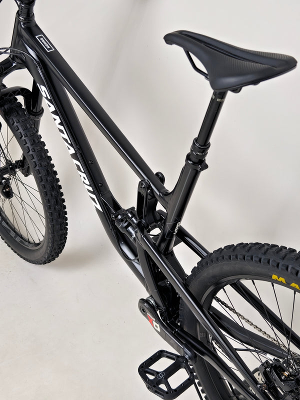 Santa Cruz Nomad Alloy R / SRAM XX1 / HOPE Hubs / E.13 / XL / Top-Spec / Very Good Condition! - Image focusing on the bike's lightweight frame material and engineering.