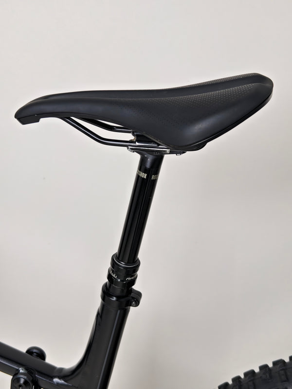 Santa Cruz Nomad Alloy R / SRAM XX1 / HOPE Hubs / E.13 / XL / Top-Spec / Very Good Condition! - Image featuring the bike’s suspension in the relaxed state.