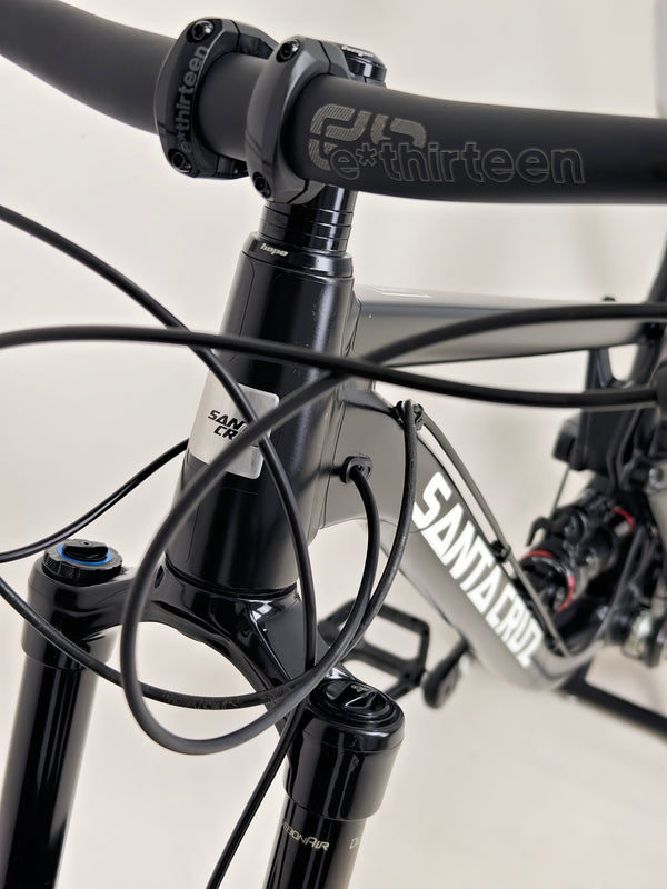 Santa Cruz Nomad Alloy R / SRAM XX1 / HOPE Hubs / E.13 / XL / Top-Spec / Very Good Condition! - Close-up of components showcasing the bike's premium technology.