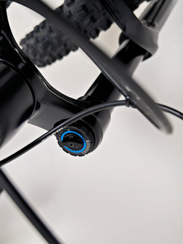 Santa Cruz Nomad Alloy R / SRAM XX1 / HOPE Hubs / E.13 / XL / Top-Spec / Very Good Condition! - Image showcasing the bike's exceptional stability during a ride.