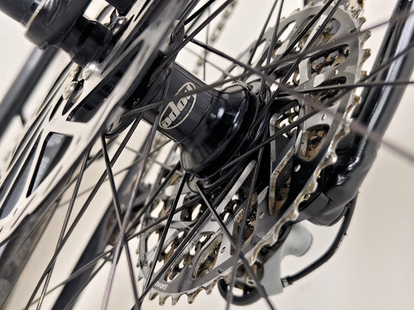 Santa Cruz Nomad Alloy R / SRAM XX1 / HOPE Hubs / E.13 / XL / Top-Spec / Very Good Condition! - Image capturing the bike's sleek silhouette ready for action.