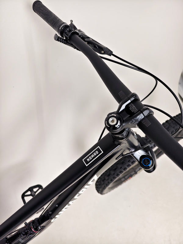 Santa Cruz Nomad Alloy R / SRAM XX1 / HOPE Hubs / E.13 / XL / Top-Spec / Very Good Condition! - Front angle of the bike featuring its premium parts and high-end components.