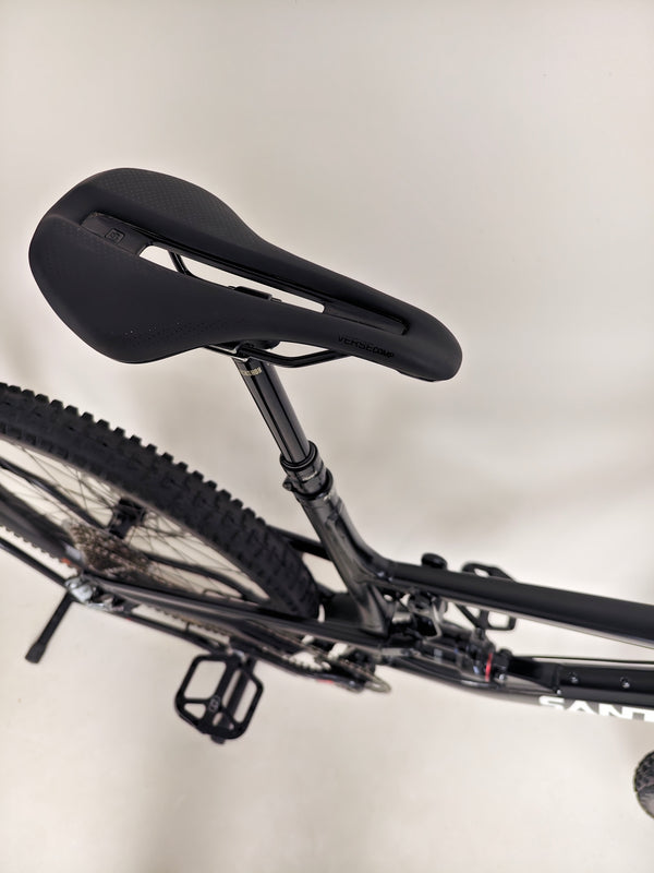 Santa Cruz Nomad Alloy R / SRAM XX1 / HOPE Hubs / E.13 / XL / Top-Spec / Very Good Condition! - Focus on the bike's crankset, emphasizing durability and precise engineering.