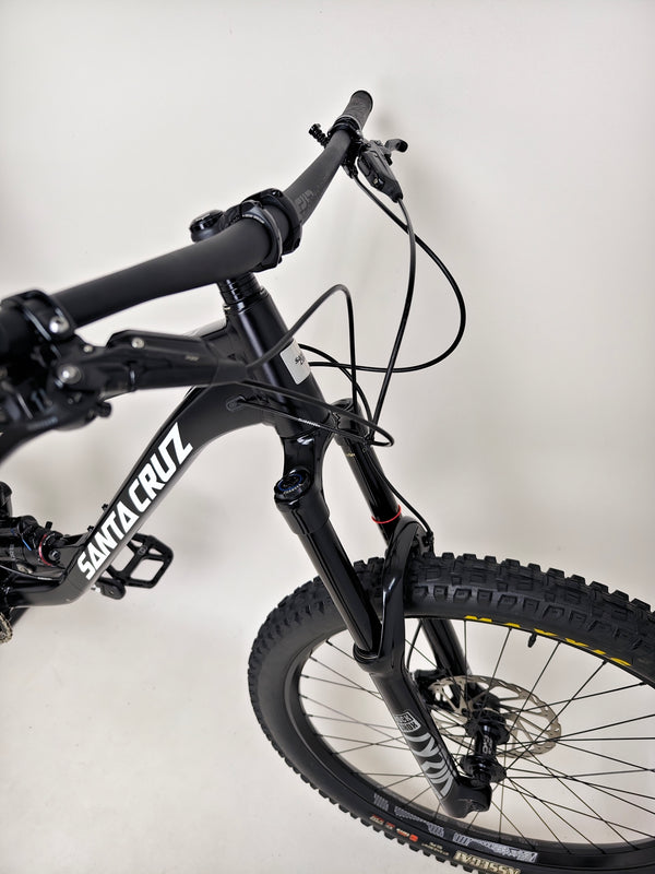 Santa Cruz Nomad Alloy R / SRAM XX1 / HOPE Hubs / E.13 / XL / Top-Spec / Very Good Condition! - View of the bike's distinctive frame shape from a high angle.