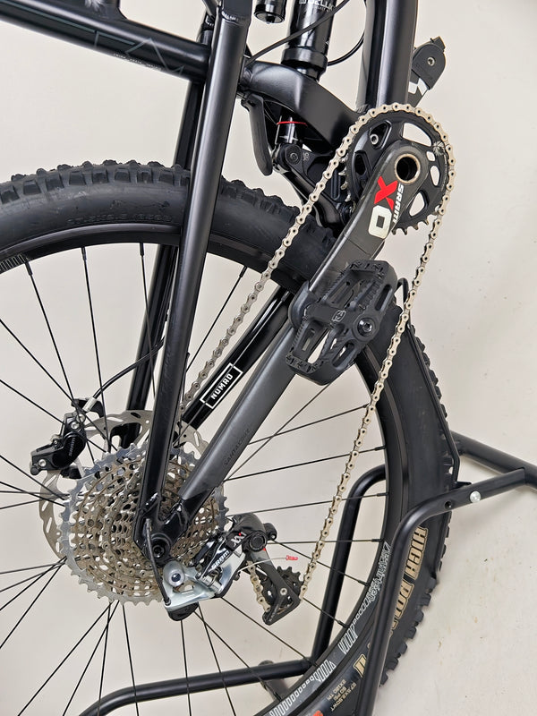 Santa Cruz Nomad Alloy R / SRAM XX1 / HOPE Hubs / E.13 / XL / Top-Spec / Very Good Condition! - Overall view capturing the bike’s aesthetics and high-end specifications.