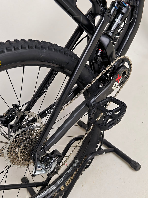 Santa Cruz Nomad Alloy R / SRAM XX1 / HOPE Hubs / E.13 / XL / Top-Spec / Very Good Condition! - Image displaying the bike’s unique features and high-quality finish.