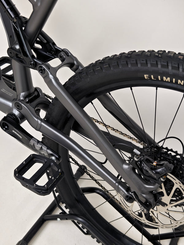 Specialized Stumpjumper EVO Comp Alloy 29/27.5 MULLET / MEDIUM S3 / Very Good Condition - Image of the bike in motion during a trail ride.