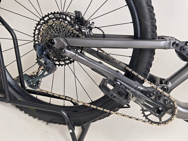 Specialized Stumpjumper EVO Comp Alloy 29/27.5 MULLET / MEDIUM S3 / Very Good Condition - Image portraying the bike in a forest trail setting.