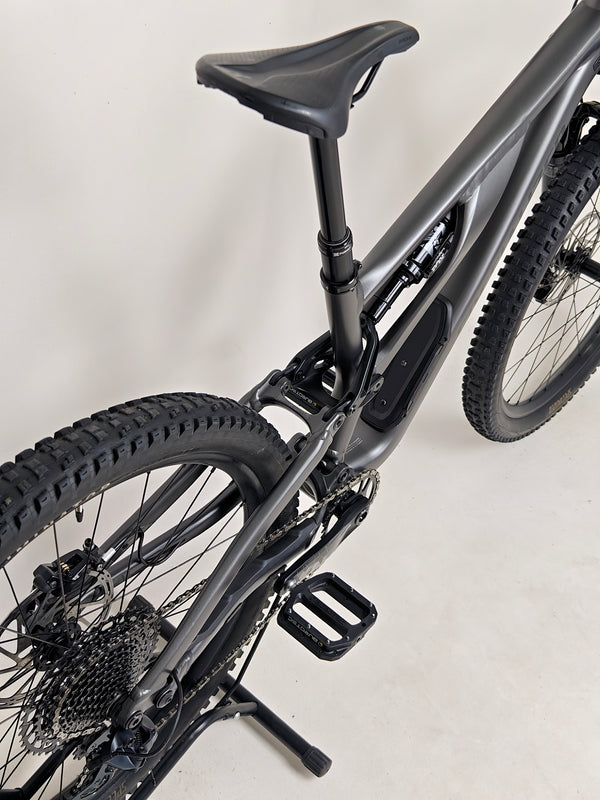 Specialized Stumpjumper EVO Comp Alloy 29/27.5 MULLET / MEDIUM S3 / Very Good Condition - High-quality image emphasizing the bike's ride readiness.