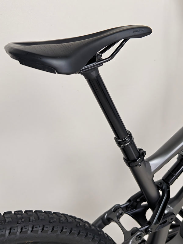 Specialized Stumpjumper EVO Comp Alloy 29/27.5 MULLET / MEDIUM S3 / Very Good Condition - Captured image revealing the bike's high-quality finish.