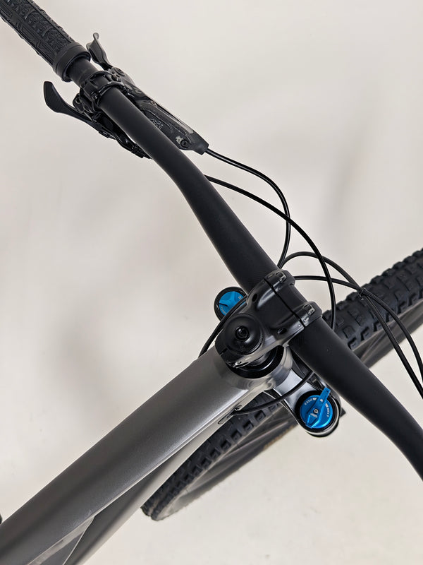 Specialized Stumpjumper EVO Comp Alloy 29/27.5 MULLET / MEDIUM S3 / Very Good Condition - Image of the bike during a downhill trail descent.