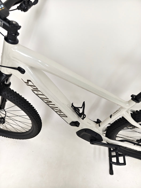 Impressive image of the Specialized Turbo Tero 3.0 under bright sunlight, highlighting its paintwork.