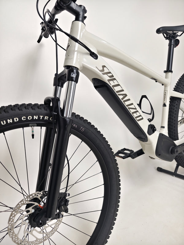 Showcase of the Specialized Turbo Tero 3.0's clean and well-maintained frame, signifying low mileage and excellent condition.