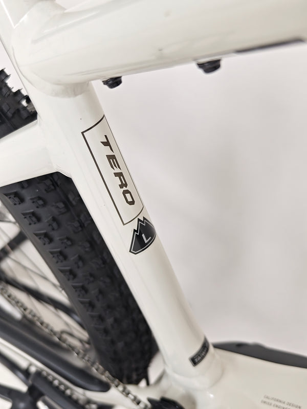 Showcasing the full spectrum of features of the Specialized Turbo Tero 3.0 Electric MTB in a clean environment.