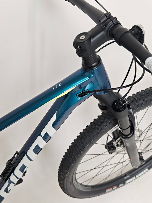 Giant XTC SLR 29 1 Mountain Bike 2024 in excellent aesthetic condition.