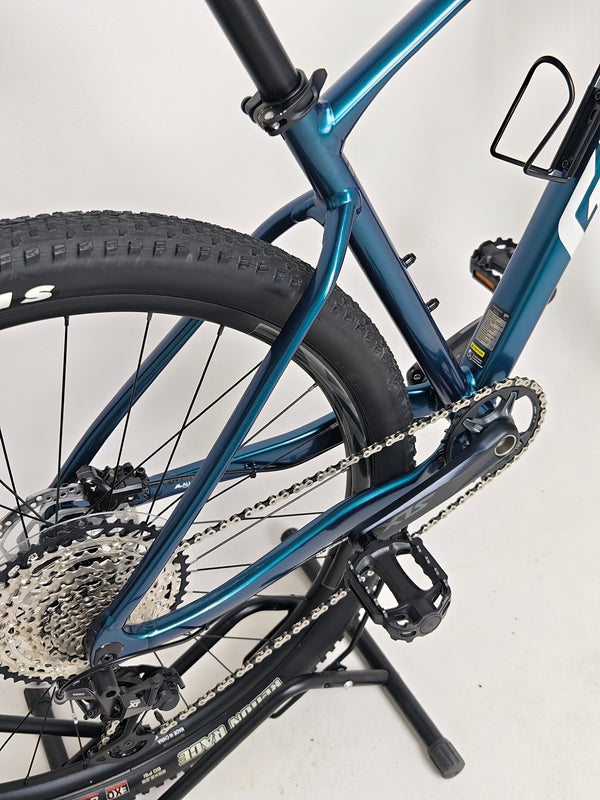 Giant XTC SLR 29 1 Mountain Bike 2024 with proper lighting showcasing its features.