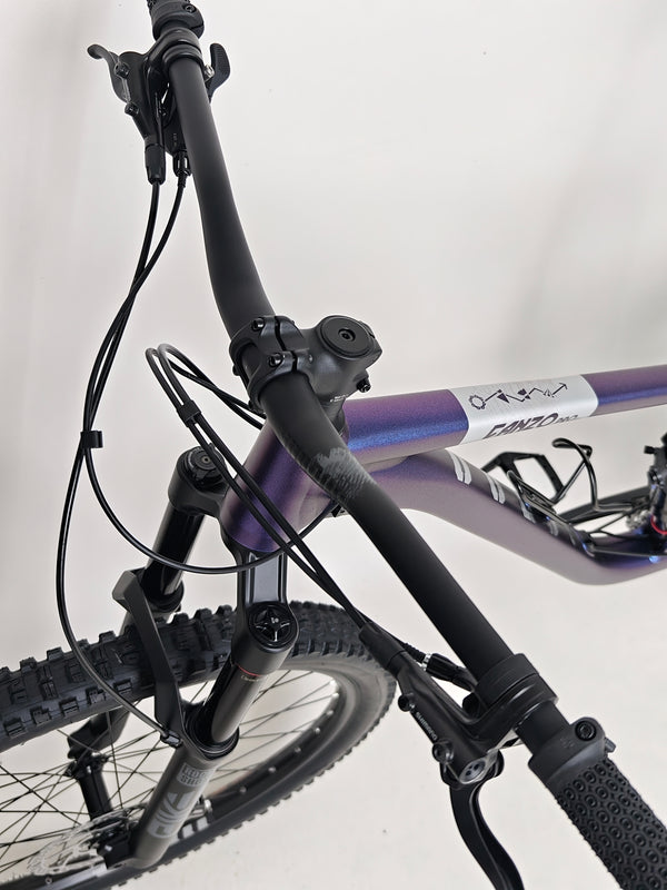 Landscape view of the Voodoo CANZO Pro 2026 LARGE Dropper bike, showcasing its beautiful frame colour and Like NEW quality.