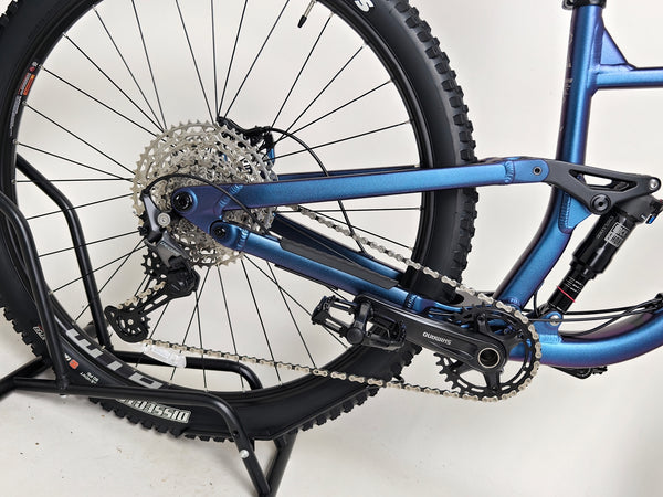 Voodoo CANZO Pro 2026 LARGE Dropper bike in a creative setup showcasing its performance features and quality demonstrating Like NEW condition.