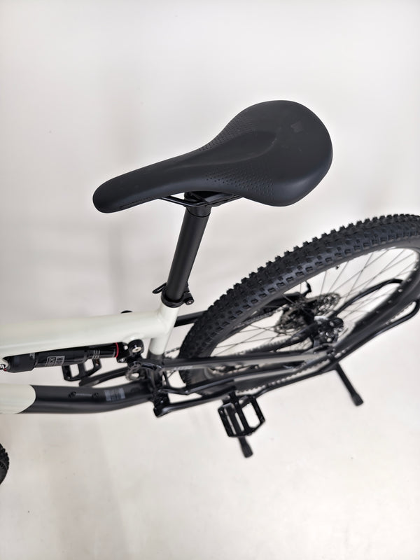 Frame detail of the 2025 Boardman MTR 8.8 showing excellent condition, Medium, RRP: £1,600.00