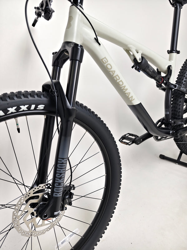 29” wheels view of the 2025 Boardman MTR 8.8 in excellent condition, Medium size, RRP: £1,600.00