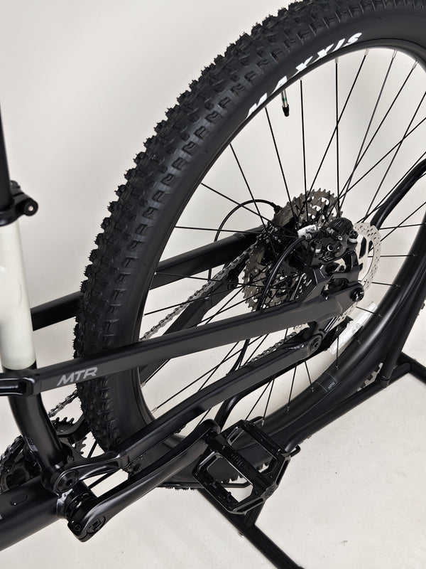 Mechanics of the 2025 Boardman MTR 8.8 bike visible, excellent condition, Medium, RRP: £1,600.00