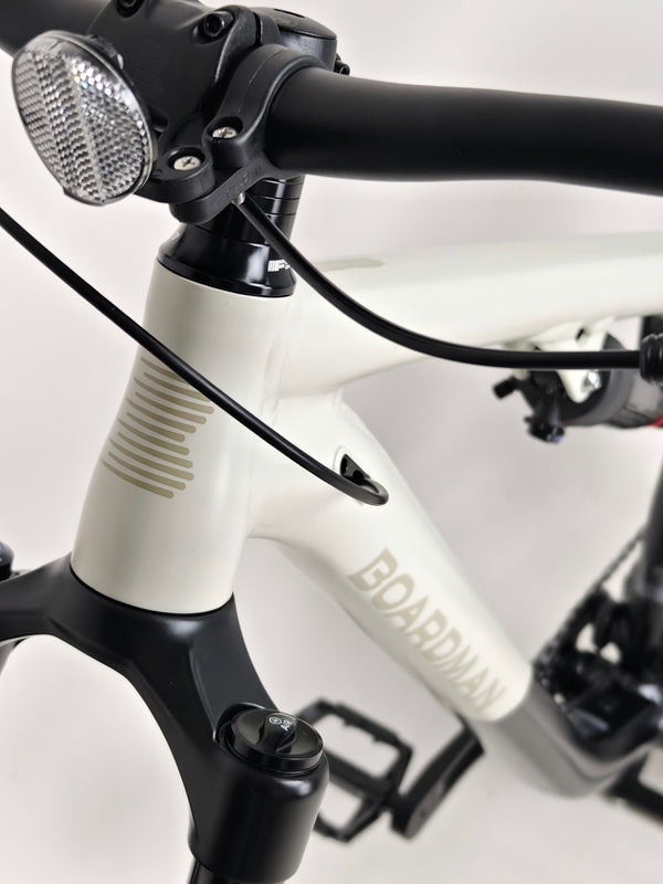 Detailed view of the front wheel on the 2025 Boardman MTR 8.8, excellent condition, Medium, RRP: £1,600.00