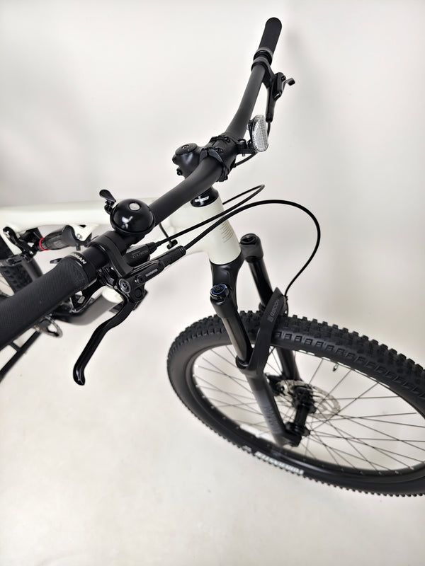 2025 Boardman MTR 8.8 with scenic background, excellent condition, Medium, RRP: £1,600.00