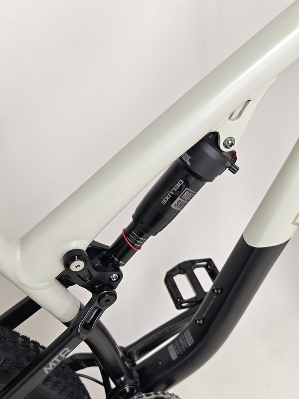 Close-up of 2025 Boardman MTR 8.8 multi-speed gear system, excellent condition, Medium, RRP: £1,600.00