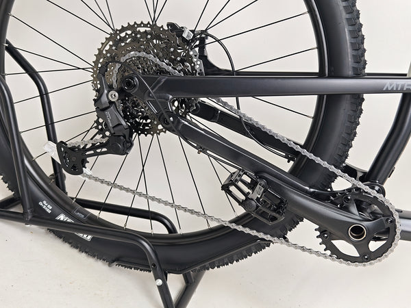 2025 Boardman MTR 8.8 bike with focus on derailleurs, excellent condition, Medium, RRP: £1,600.00