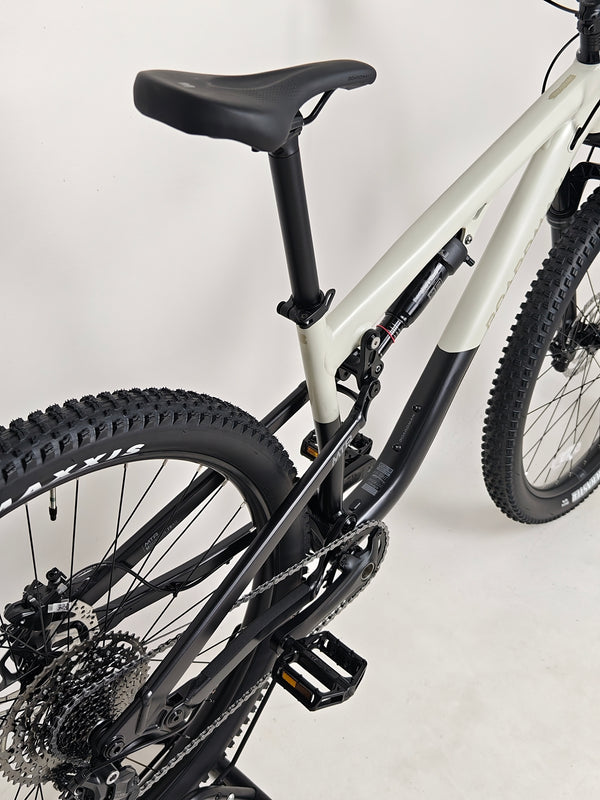 Rear derailleur on the 2025 Boardman MTR 8.8, demonstrates excellent condition, Medium, RRP: £1,600.00