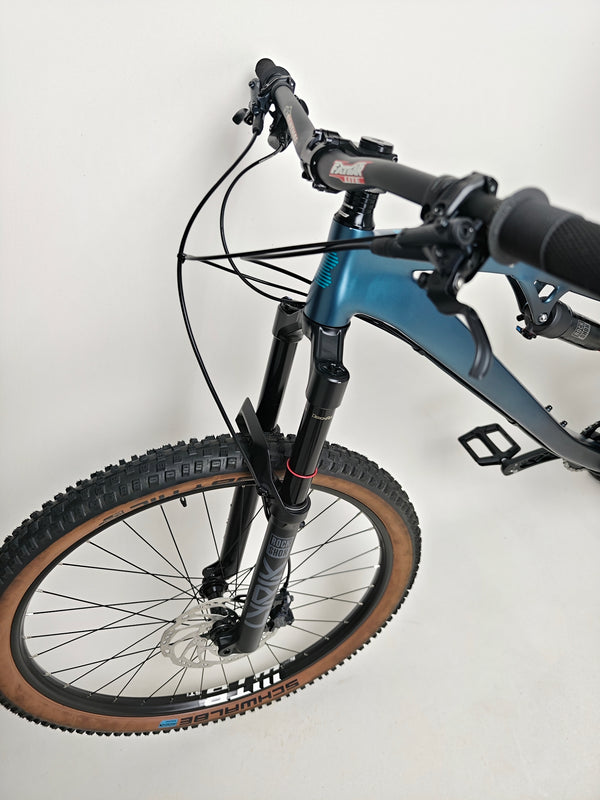 Side view showing the bike’s downtube and seat stay on the 2023 Boardman MTR 9.0 / LARGE / LYRIK / Very Good Condition! / Our Price: £1390.00! / RRP £2,225.00.