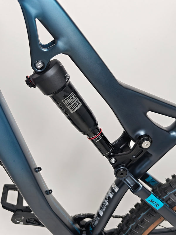 Detail of the pivot points on the bike frame of the 2023 Boardman MTR 9.0 / LARGE / LYRIK / Very Good Condition! / Our Price: £1390.00! / RRP £2,225.00.