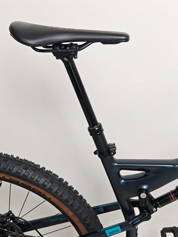 Image of the bike on a stand for maintenance highlighting its quality on the 2023 Boardman MTR 9.0 / LARGE / LYRIK / Very Good Condition! / Our Price: £1390.00! / RRP £2,225.00.