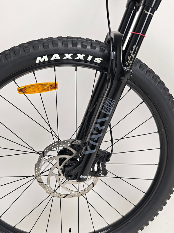 Performance-oriented view of the GT E Force Amp+ Full Suspension e-Bike 2024 showing the frame, XL size, Yari suspension, excellent condition, priced at £2,250.