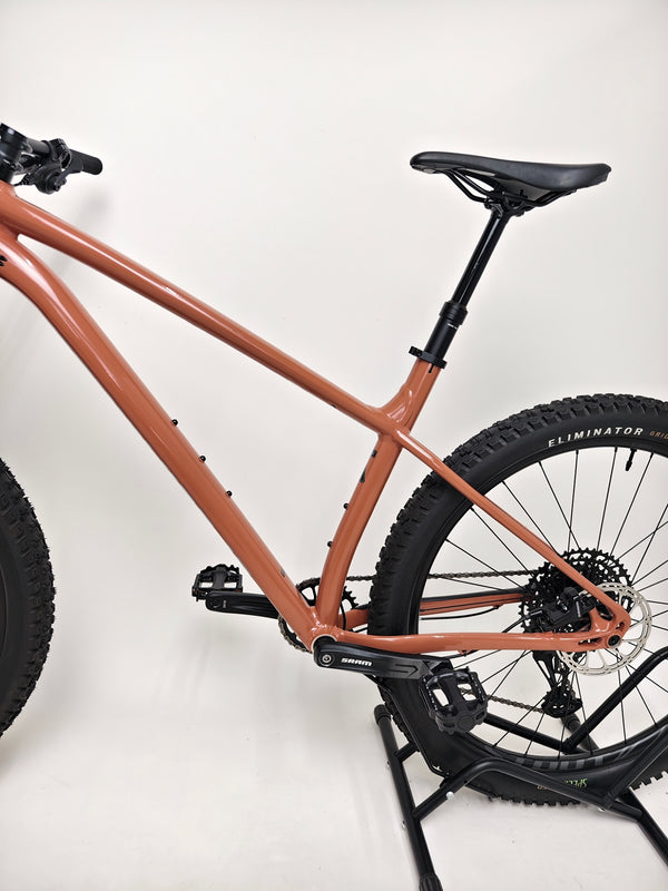 Specialized Fuse Sport 27.5 2023 LARGE Dropper bike featuring its elegant design, excellent condition, our Price: £930.00.